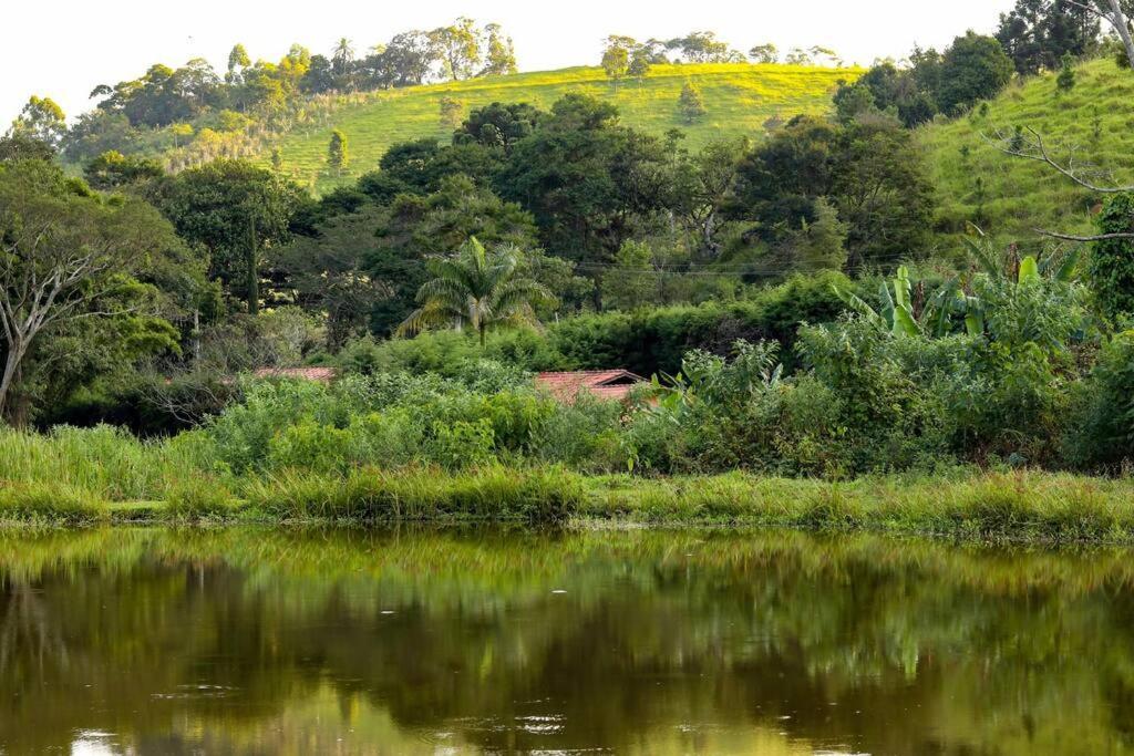 Recanto Dos Beija Flores, Chale Lantana C Monte Alegre do Sul Exteriör bild