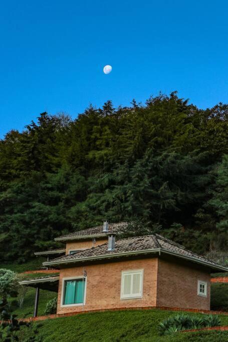 Recanto Dos Beija Flores, Chale Lantana C Monte Alegre do Sul Exteriör bild